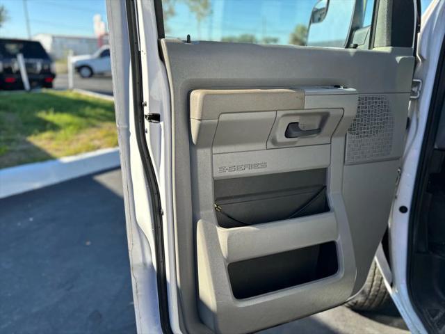 2013 Ford E-350 Super Duty Recreational