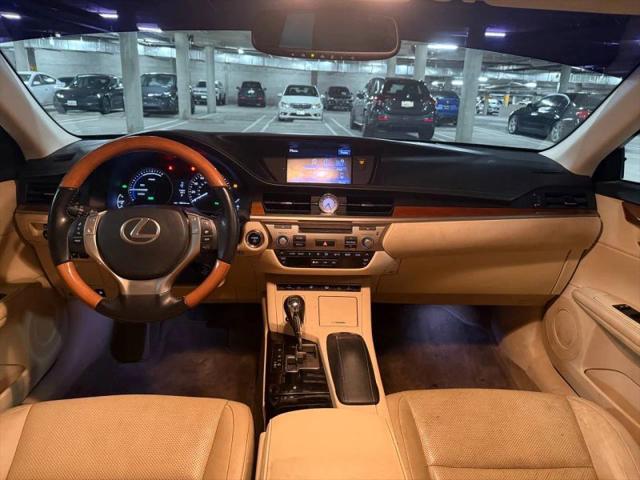 2014 Lexus ES 300h 300h