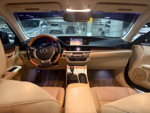 2014 Lexus ES 300h 300h