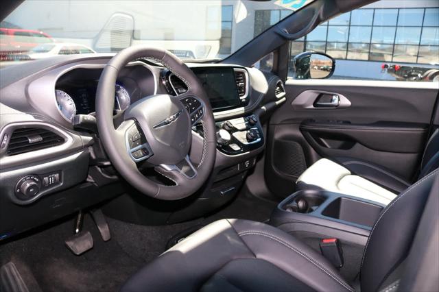 2026 Chrysler Pacifica Select AWD