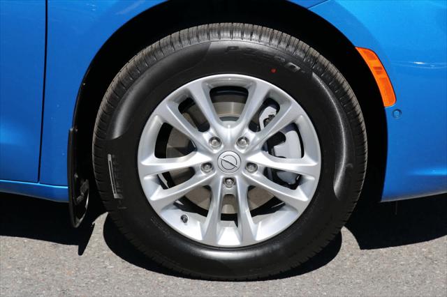 2026 Chrysler Pacifica Select AWD