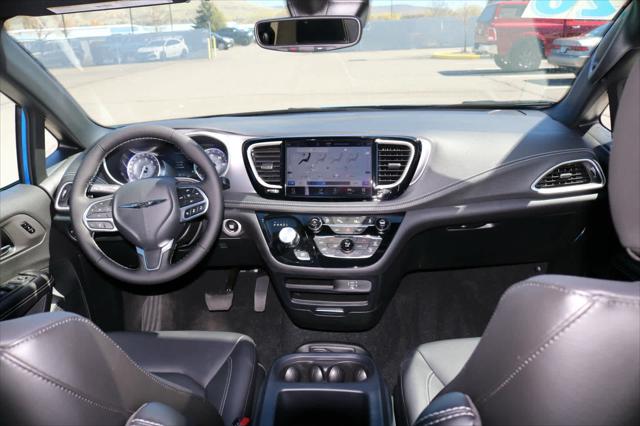 2026 Chrysler Pacifica Select AWD