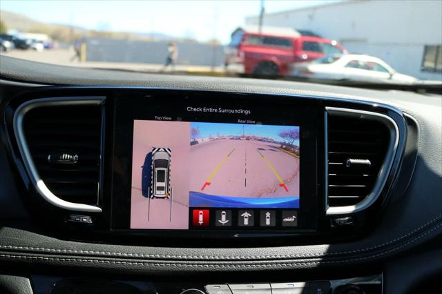 2026 Chrysler Pacifica Select AWD