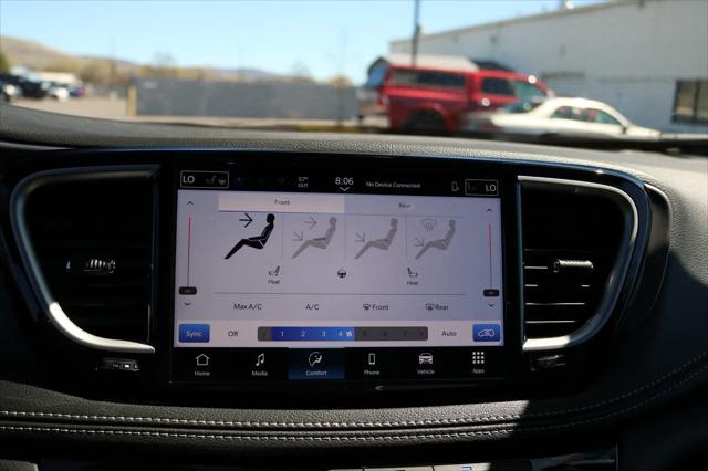 2026 Chrysler Pacifica Select AWD