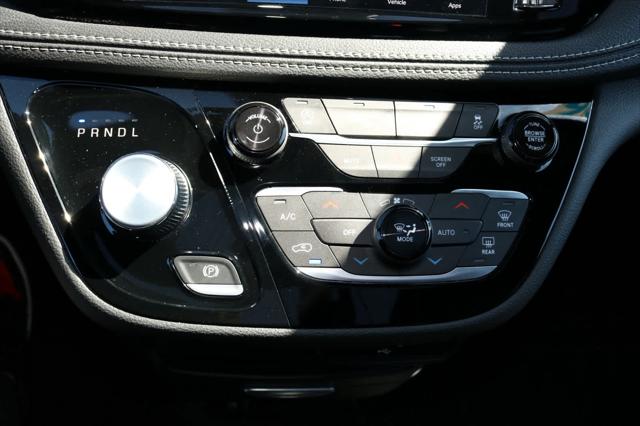 2026 Chrysler Pacifica Select AWD
