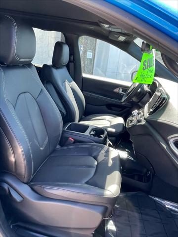 2026 Chrysler Pacifica Select AWD