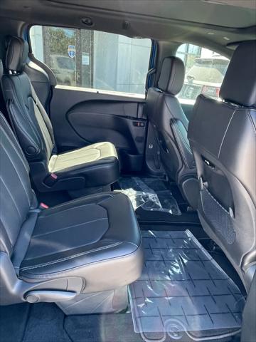 2026 Chrysler Pacifica Select AWD