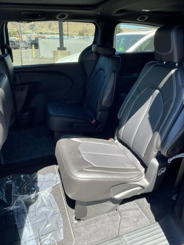 2026 Chrysler Pacifica Select AWD