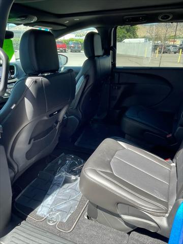 2026 Chrysler Pacifica Select AWD