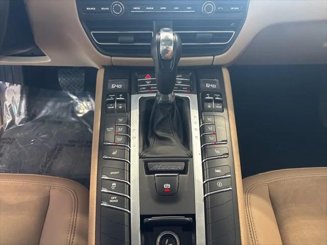 2020 Porsche Macan Macan