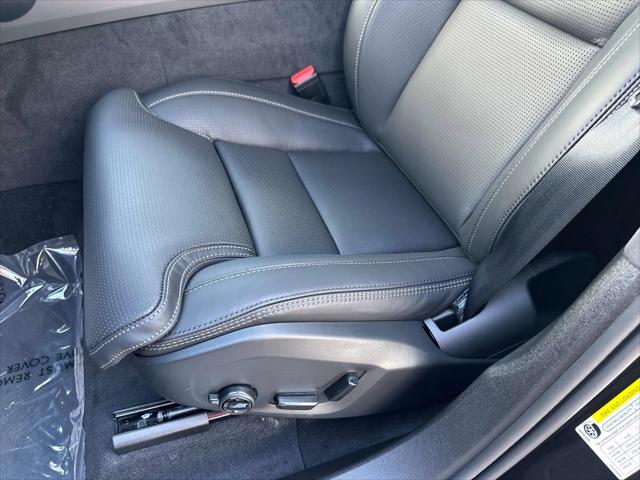 2026 Volvo XC60 Plug-In Hybrid Black Edition Ultra, T8 AWD Electric/Gasoline, Dark