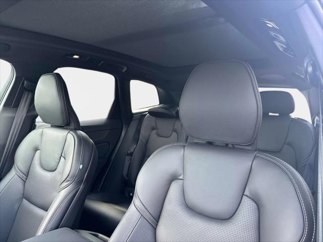 2026 Volvo XC60 Plug-In Hybrid Black Edition Ultra, T8 AWD Electric/Gasoline, Dark