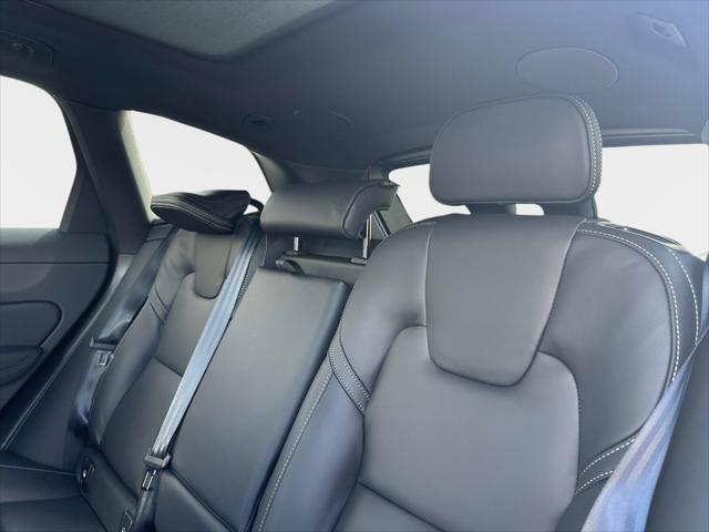 2026 Volvo XC60 Plug-In Hybrid Black Edition Ultra, T8 AWD Electric/Gasoline, Dark