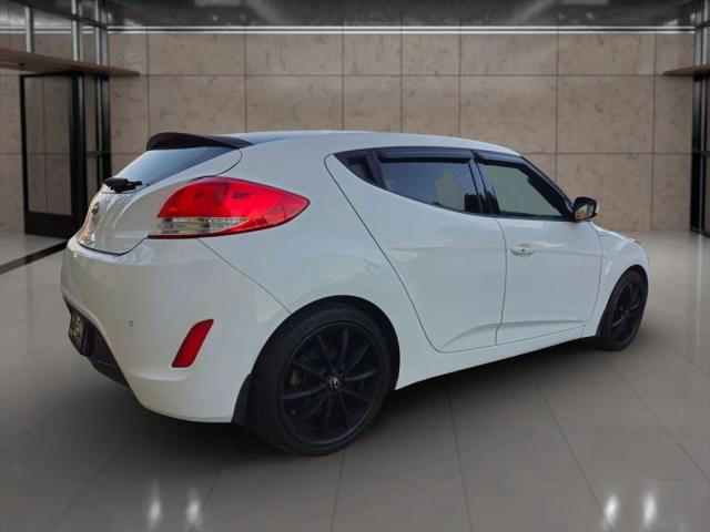 2013 Hyundai Veloster Base w/Black