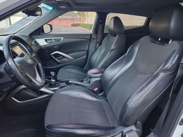 2013 Hyundai Veloster Base w/Black