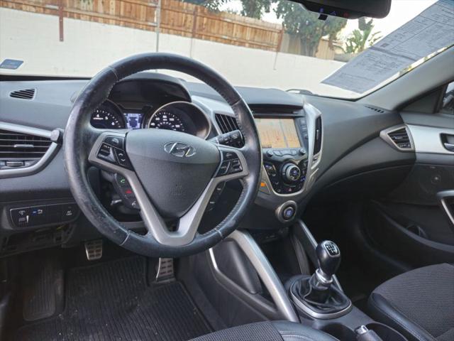 2013 Hyundai Veloster Base w/Black