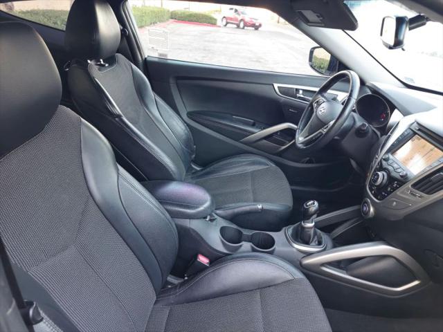 2013 Hyundai Veloster Base w/Black