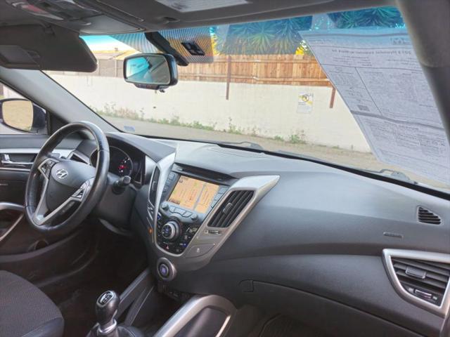 2013 Hyundai Veloster Base w/Black