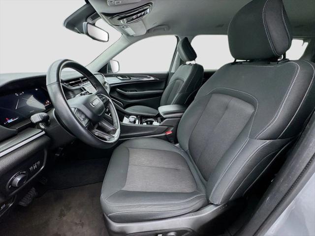 2022 Jeep Grand Cherokee L Laredo 4x2