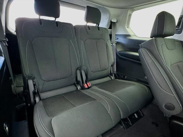 2022 Jeep Grand Cherokee L Laredo 4x2