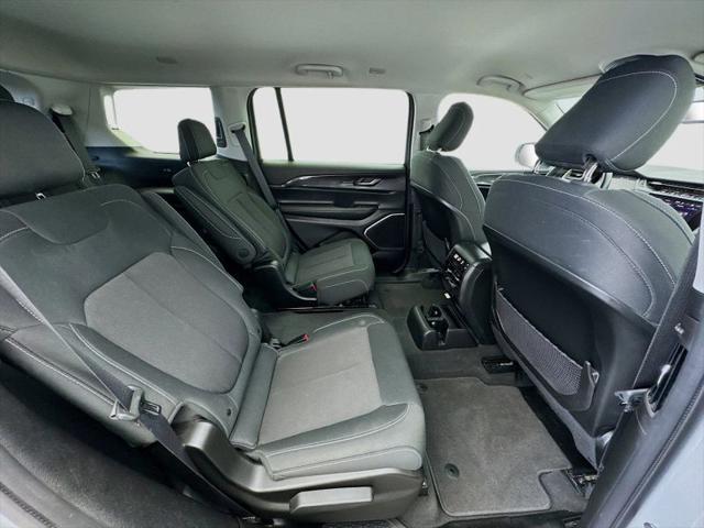 2022 Jeep Grand Cherokee L Laredo 4x2