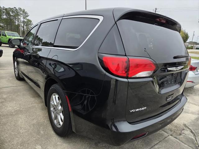 2023 Chrysler Voyager LX