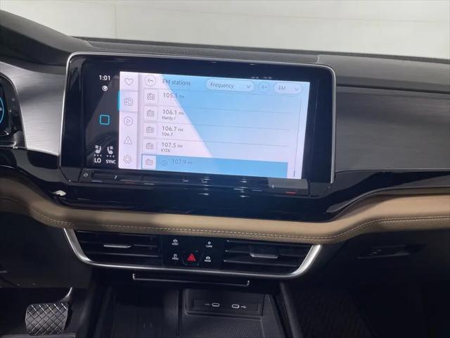 2026 Volkswagen Atlas Cross Sport SE with Technology