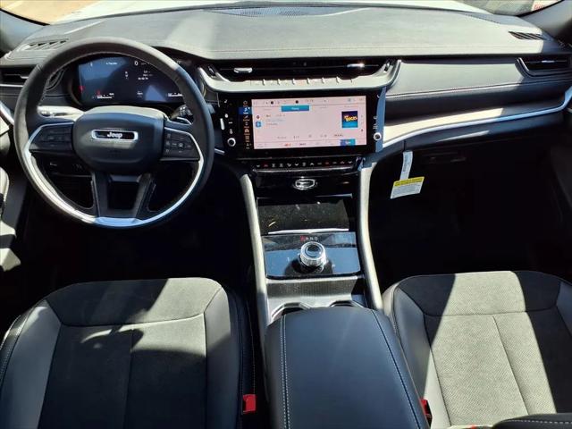 2026 Jeep Grand Cherokee Altitude 4x2