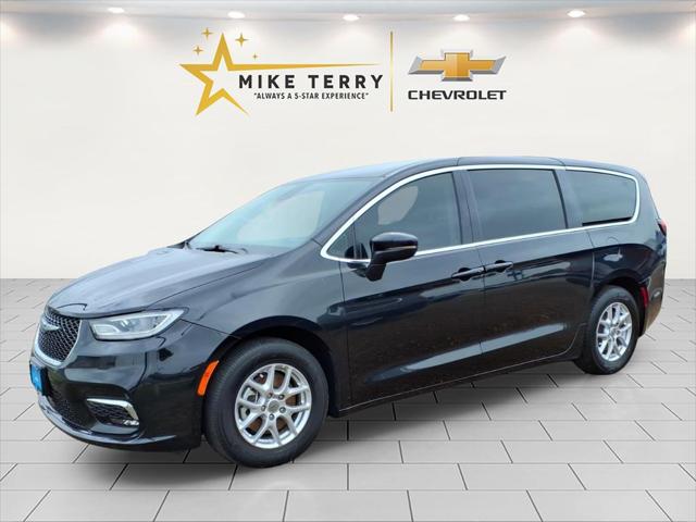2023 Chrysler Pacifica Touring L for sale in Refugio, TX