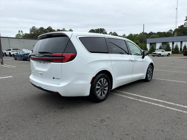 2024 Chrysler Pacifica Hybrid Select