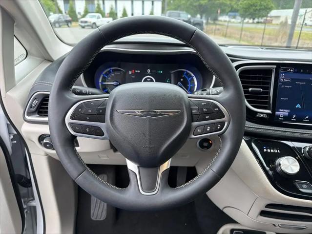 2024 Chrysler Pacifica Hybrid Select