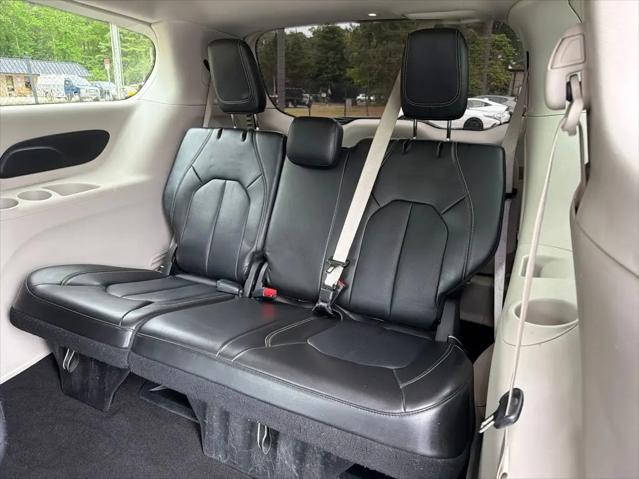 2024 Chrysler Pacifica Hybrid Select