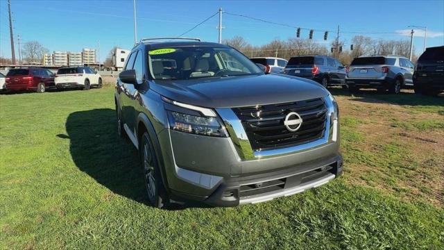 2025 Nissan Pathfinder SL 4WD