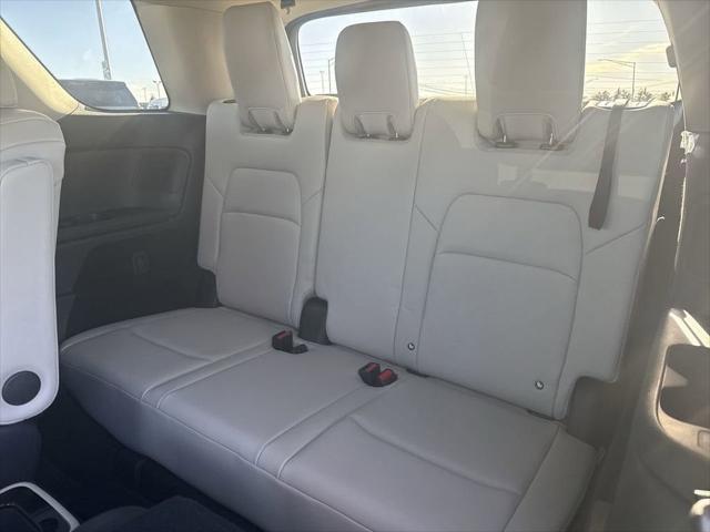 2025 Nissan Pathfinder SL 4WD