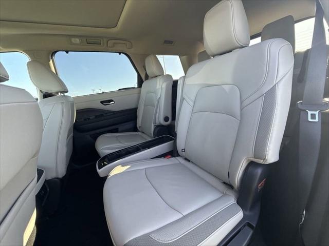 2025 Nissan Pathfinder SL 4WD