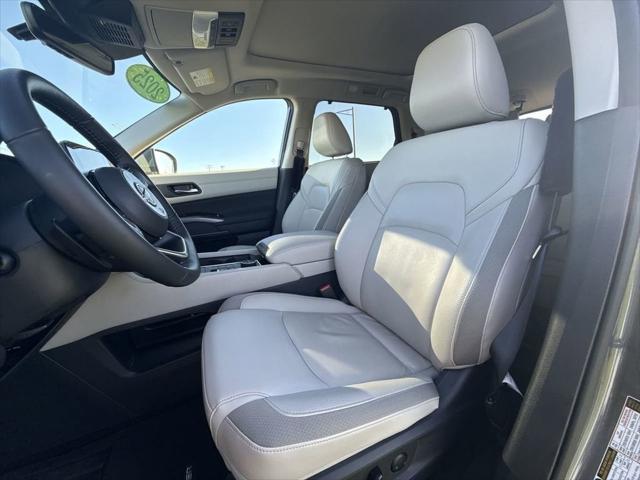 2025 Nissan Pathfinder SL 4WD