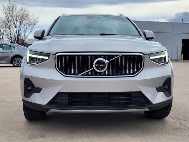2023 Volvo XC40 B5 Ultimate Bright Theme