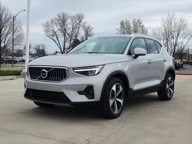 2023 Volvo XC40 B5 Ultimate Bright Theme