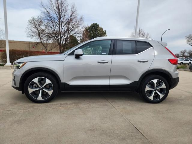 2023 Volvo XC40 B5 Ultimate Bright Theme