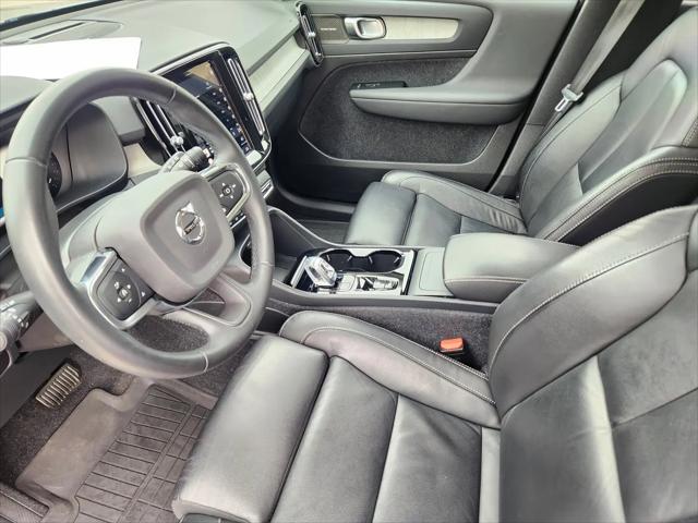2023 Volvo XC40 B5 Ultimate Bright Theme