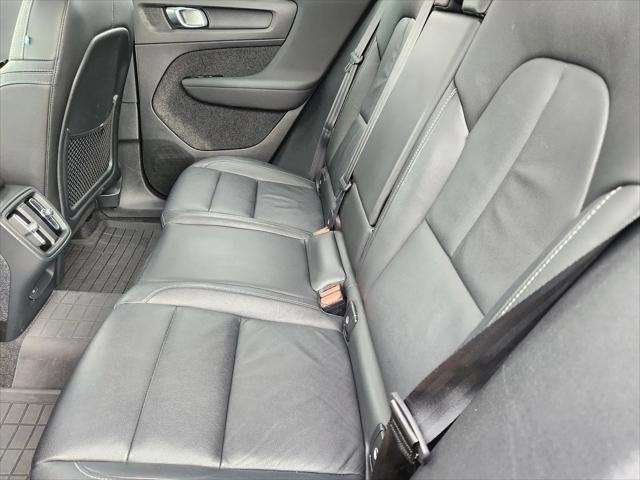 2023 Volvo XC40 B5 Ultimate Bright Theme