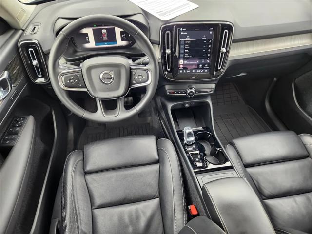 2023 Volvo XC40 B5 Ultimate Bright Theme