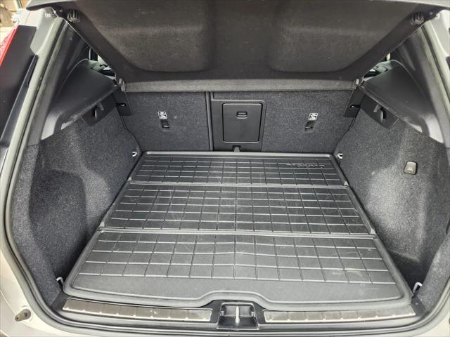 2023 Volvo XC40 B5 Ultimate Bright Theme
