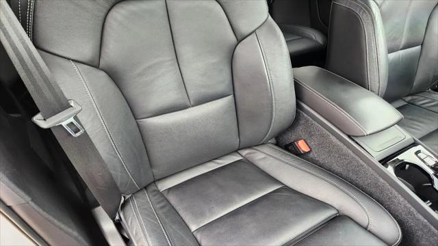 2023 Volvo XC40 B5 Ultimate Bright Theme