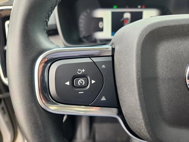 2023 Volvo XC40 B5 Ultimate Bright Theme