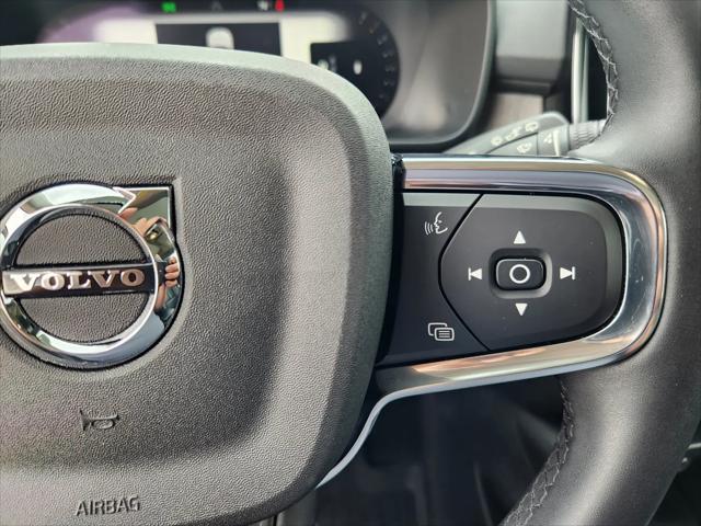 2023 Volvo XC40 B5 Ultimate Bright Theme