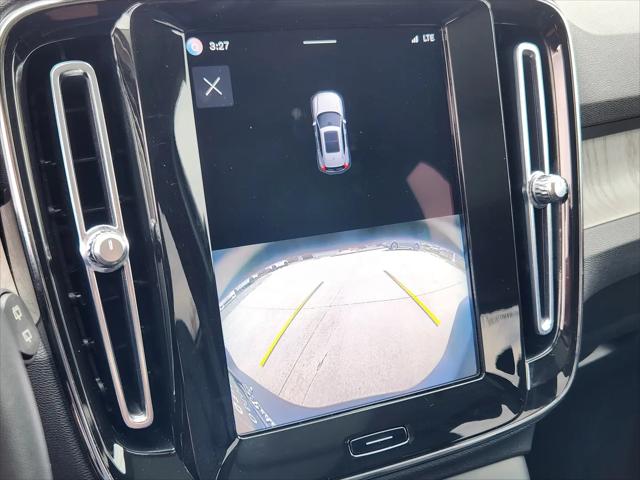 2023 Volvo XC40 B5 Ultimate Bright Theme