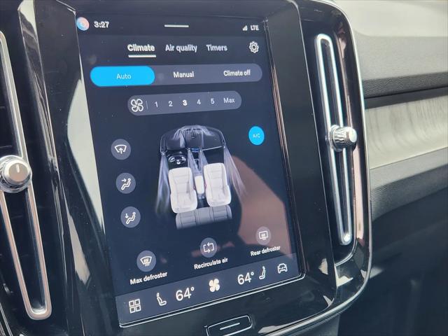 2023 Volvo XC40 B5 Ultimate Bright Theme