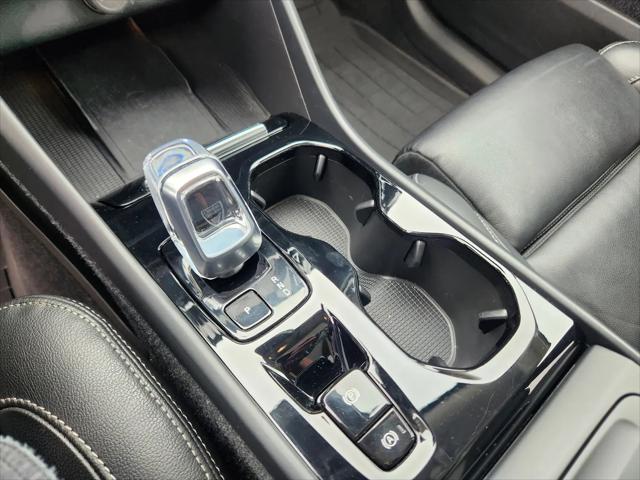 2023 Volvo XC40 B5 Ultimate Bright Theme