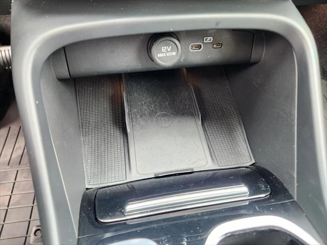 2023 Volvo XC40 B5 Ultimate Bright Theme